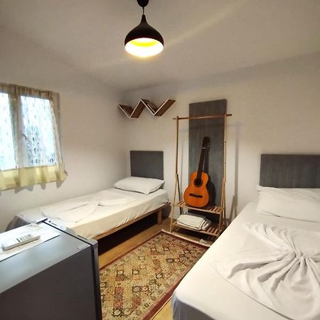 2 Single Bedroom Tirana Esterno foto